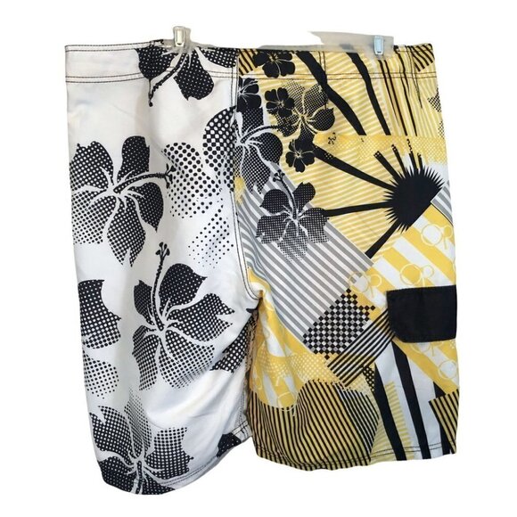 Vintage OP  Mens 38 Board Shorts in White/Black /Yellow Graphics - Picture 2 of 16